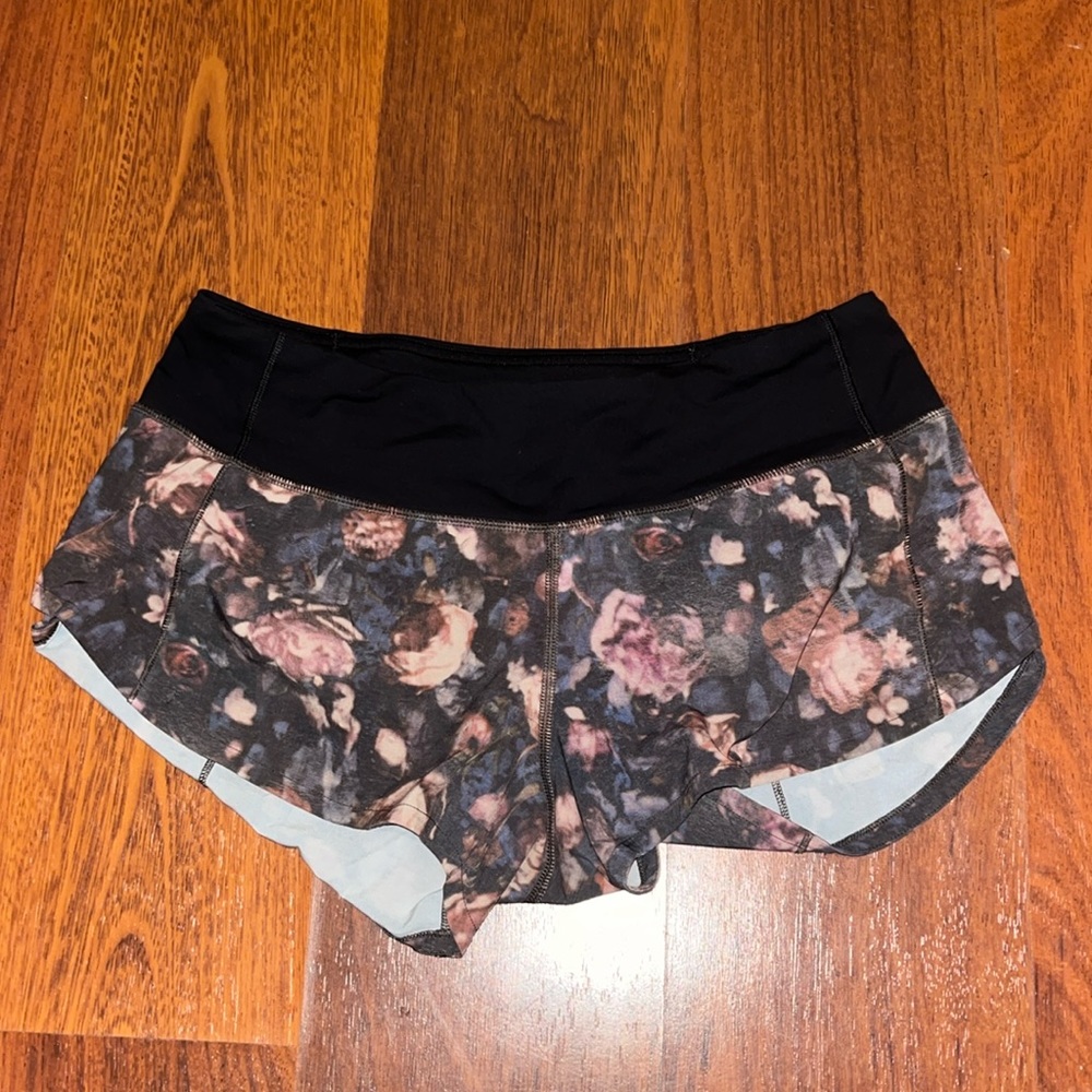 Vintage Lulu lemon speed up shorts Size:4 Length:2.5”